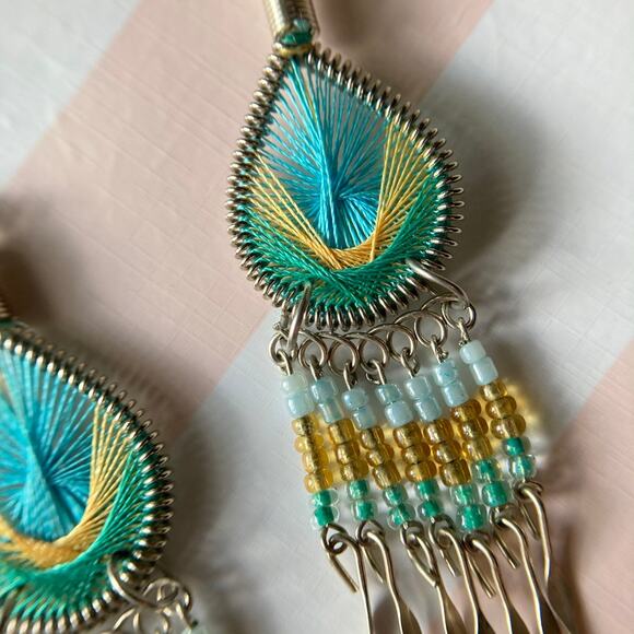 Thread & bead green/yellow earring - Picture 5 of 6